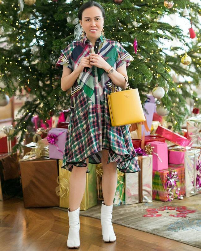 Vung tay mua hàng hiệu không tiếc, gu thời trang của Phượng Chanel vẫn sến súa ảnh 4 Vung tay mua hàng hiệu không tiếc, Phượng Chanel vẫn mặc lại những bộ cánh sến súa-5