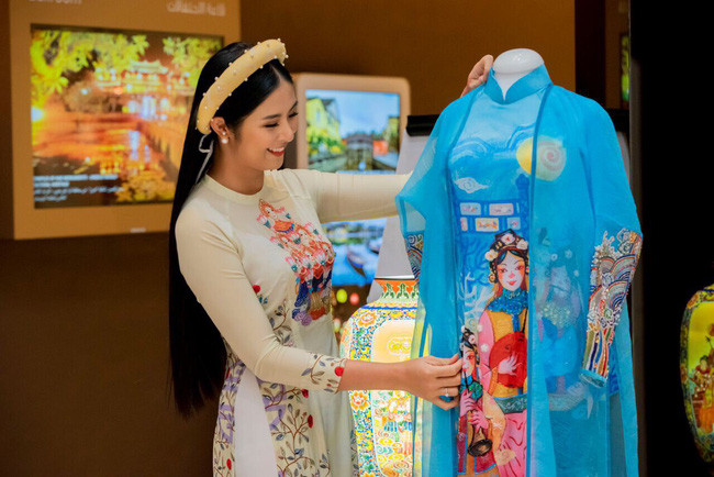 Ngọc Hân lần đầu xuất hiện bên bạn trai lâu năm sau khi để lộ nhẫn đính hôn - Ảnh 2. Ngọc Hân lần đầu xuất hiện bên bạn trai lâu năm sau khi để lộ nhẫn đính hôn - Ảnh 2.