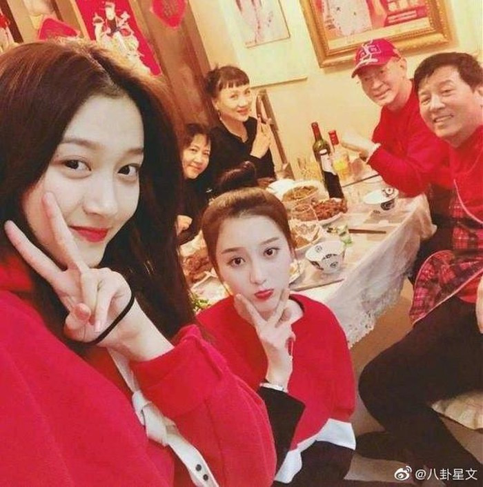 Ảnh hiếm hoi của con gái "Tôn Ngộ Không" Lục Tiểu Linh Đồng ảnh 2 Ảnh hiếm hoi của con gái "Tôn Ngộ Không" Lục Tiểu Linh Đồng ảnh 2