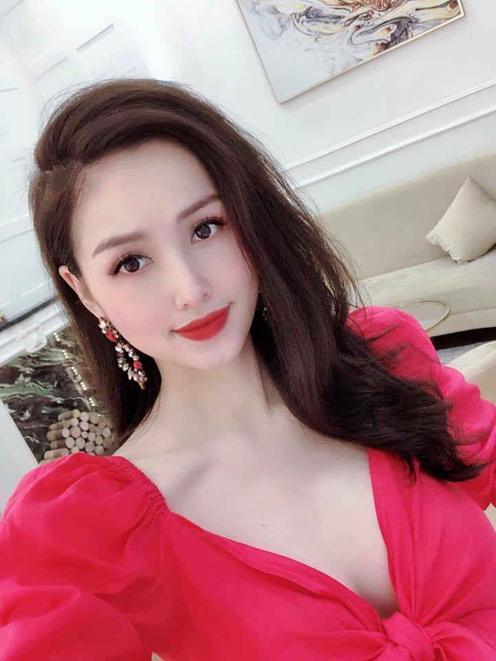 Cuộc sống đáng mơ ước của 4 cô nàng hot girl đời đầu: Người độc thân quyến rũ, người yên ấm bên chồng con giàu có ảnh 17