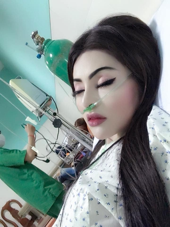 Đang nằm viện nghe tin bạn trai tới thăm, cô gái bật dậy trang điểm nhưng cái kết khiến ai nấy hết hồn ảnh 4 Đang nằm viện, nghe tin bạn trai tới thăm, cô gái bật dậy trang điểm nhưng nhìn khuôn mặt sau đó ai nấy đều hết hồn-4