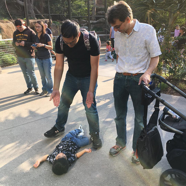 Cười ngất với 20 câu chuyện &quot;kể xấu&quot; con của các ông bố bà mẹ bởi 1001 lý do khóc &quot;siêu vớ vẩn&quot; của trẻ - Ảnh 3.