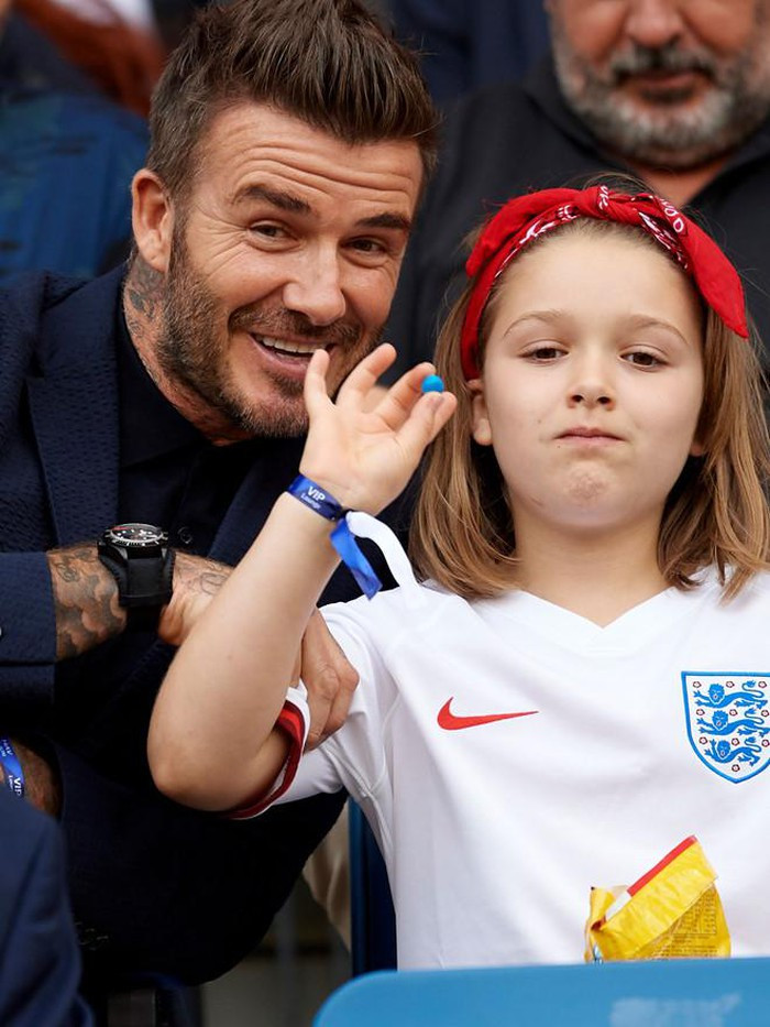 Dàn ái nữ được cưng chiều của các ông chủ CLB bóng đá ảnh 10