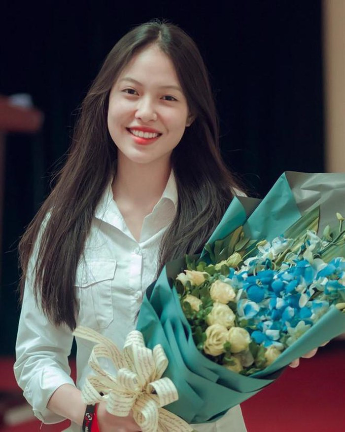 Xiêu lòng nhan sắc của nữ chủ tọa Học viện Tòa án ảnh 3