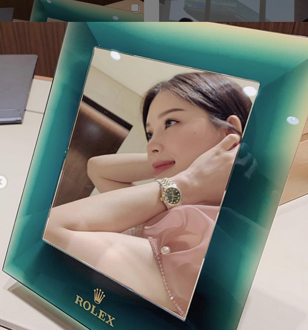 Làm bạn gái "thiếu gia hàng hiệu" Phillip Nguyễn có gì vui: Được tặng đồng hồ bánh bèo, nhưng sương sương cũng có giá... hơn 350 triệu - Ảnh 3. Làm bạn gái "thiếu gia hàng hiệu" Phillip Nguyễn có gì vui: Được tặng đồng hồ bánh bèo, nhưng sương sương cũng có giá... hơn 350 triệu - Ảnh 3.