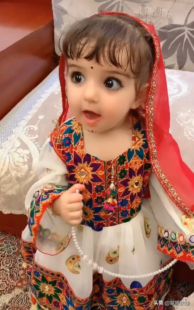 Tiểu mỹ nhân Tân Cương 5 tuổi xinh tựa thiên thần, giống hệt công chúa Jasmine trong Aladdin ảnh 2 Tiểu mỹ nhân Tân Cương 5 tuổi xinh tựa thiên thần, giống hệt công chúa Jasmine trong Aladdin ảnh 2