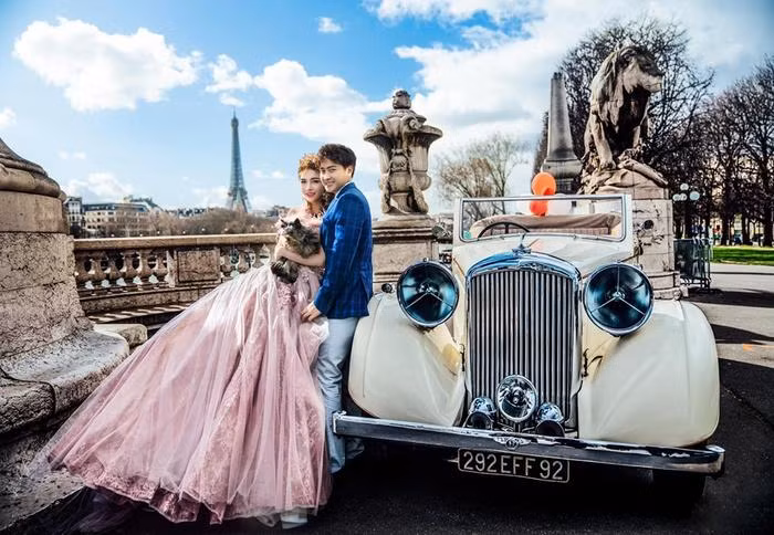 Rich kid Claret Giang Lê xinh tựa công chúa trong lễ cưới bên dàn siêu xe khủng Rolls-Royce ảnh 8