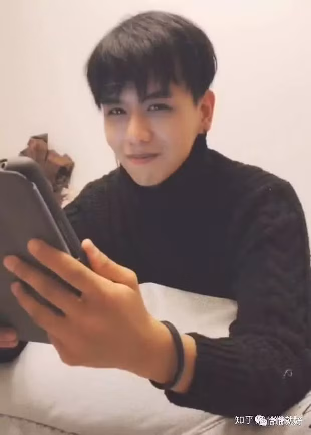 Hẹn hò online gần 1 năm, cô gái mừng như vớ được vàng vì bạn trai quá đẹp khác xa ảnh trên mạng-2