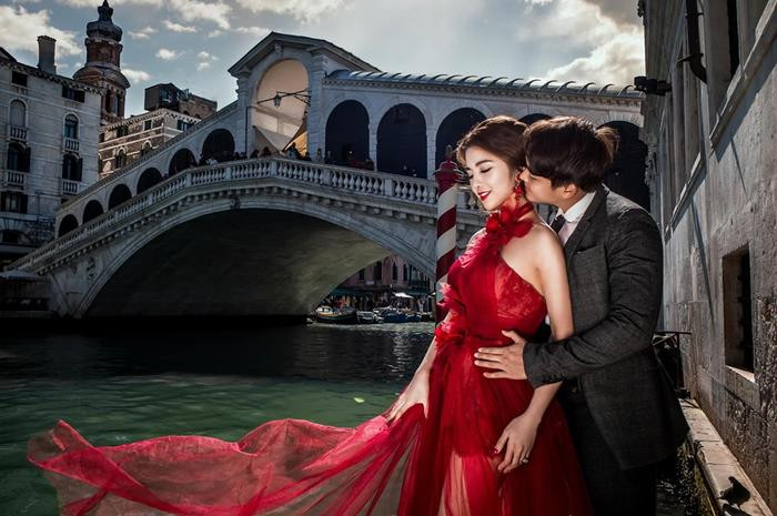 Đám cưới toàn siêu xe gây sốt của Rich kid Claret Giang Lê ảnh 9 Rich kid Claret Giang Lê xinh tựa công chúa trong lễ cưới bên dàn siêu xe khủng Rolls-Royce ảnh 9