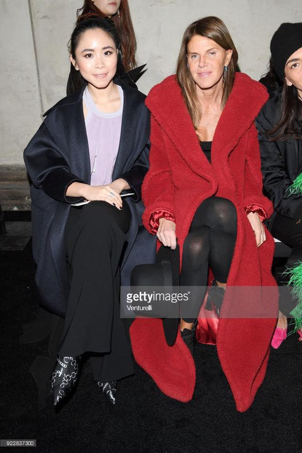 Màn hội ngộ hiếm hoi giữa rich kid Thảo Tiên và Nga Nguyễn tại show Louis Vuitton ảnh 5 Màn hội ngộ hiếm hoi giữa rich kid Thảo Tiên và Nga Nguyễn tại show Louis Vuitton ảnh 5