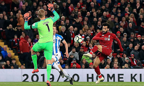 Cú lốp bóng kỹ thuật của Salah cuối hiệp một