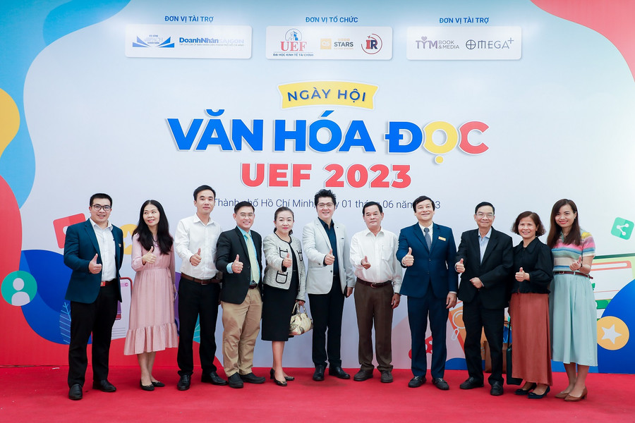 Ngày hội văn hóa đọc năm 2023 của UEF thu hút sự quan tâm lớn của sinh viên. Ngày hội văn hóa đọc năm 2023 của UEF thu hút sự quan tâm lớn của sinh viên.