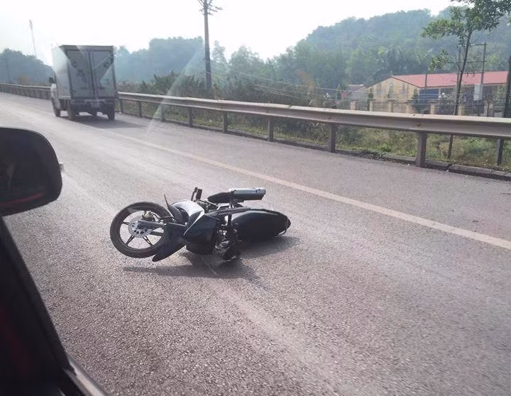 Hiện trường xảy ra vụ tai nạn giao thông. Ảnh: Dân Việt.