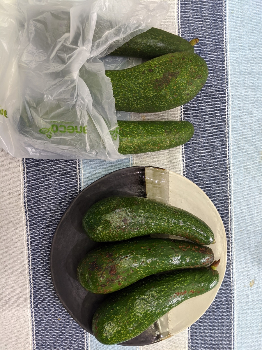 Chọn quả bơ chín già.