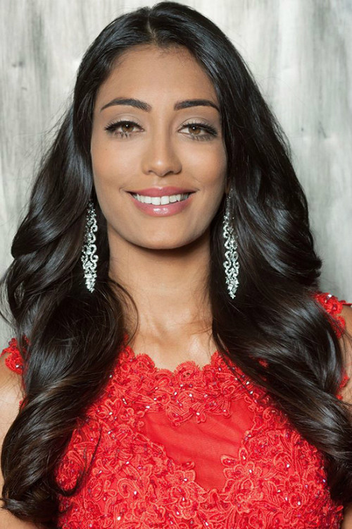 dan-thi-sinh-hh-sieu-quoc-gia-bi-che-mat-gia-nua-bien-dang-6