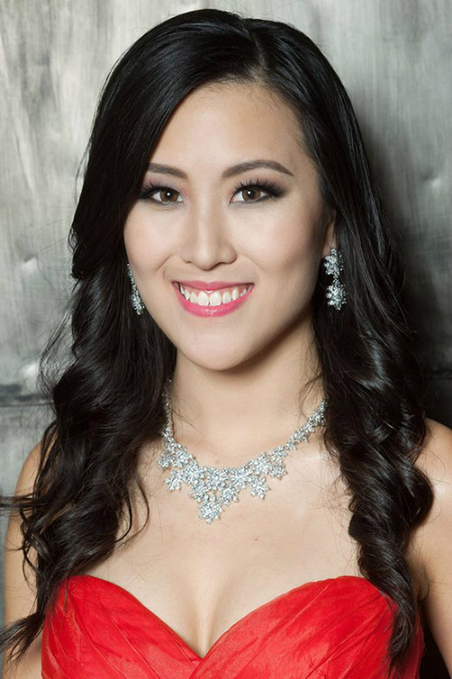 dan-thi-sinh-hh-sieu-quoc-gia-bi-che-mat-gia-nua-bien-dang-3