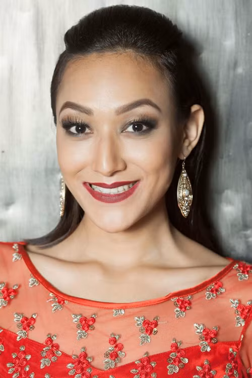 dan-thi-sinh-hh-sieu-quoc-gia-bi-che-mat-gia-nua-bien-dang-7