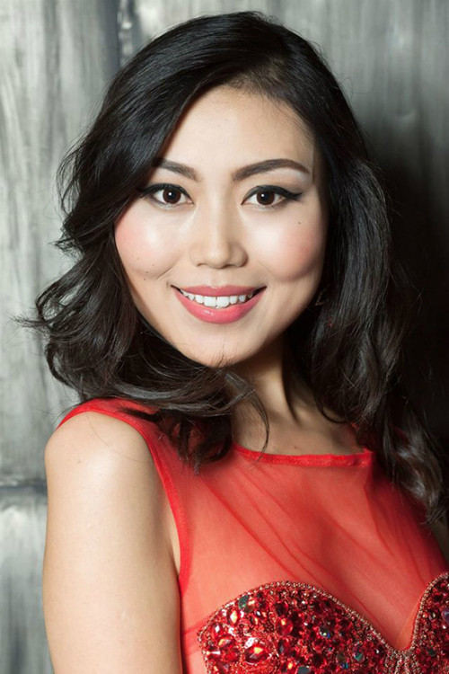 dan-thi-sinh-hh-sieu-quoc-gia-bi-che-mat-gia-nua-bien-dang-4