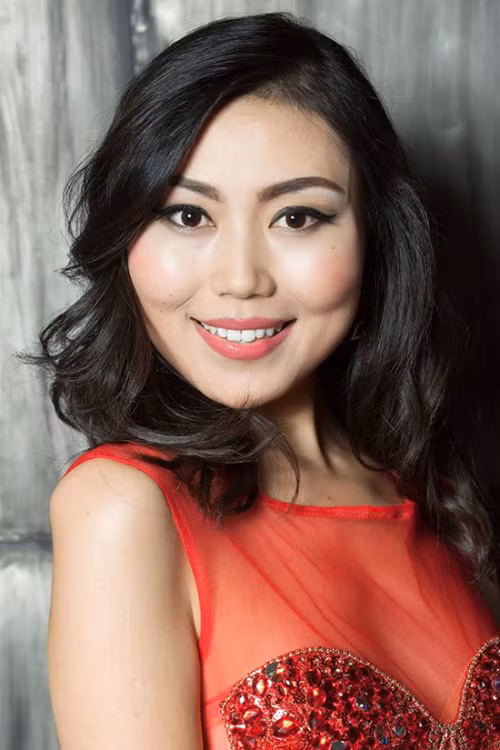 dan-thi-sinh-hh-sieu-quoc-gia-bi-che-mat-gia-nua-bien-dang-4