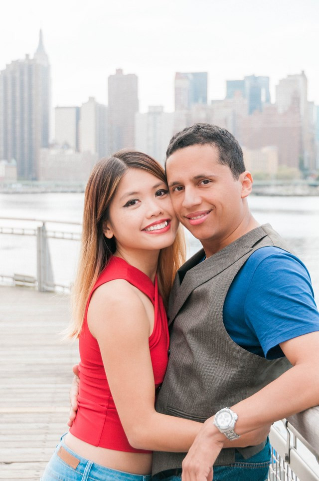 Hương và anh Miguel (chồng cô) tại thành phố New York.