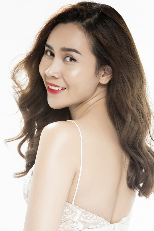 Hiện tại, cô tích cực chuẩn bị cho dự án âm nhạc mới để trở lại sân khấu sau gần một năm nghỉ sinh con gái thứ hai. luu-huong-giang-khoe-anh-moi-sau-khi-thua-nhan-thm-my-9