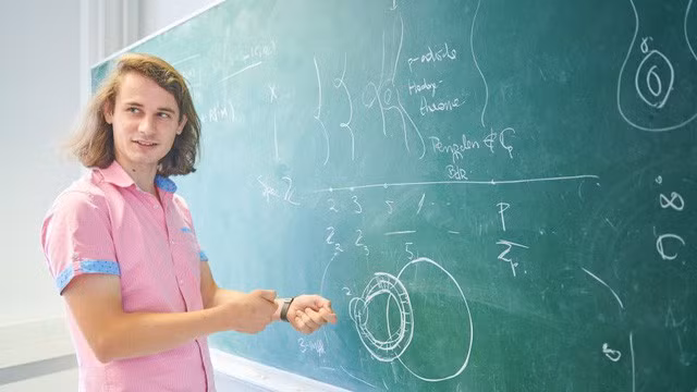 Năm 24 tuổi, Peter Scholze trở thành giáo sư của Trường ĐH Bonn, Đức.
