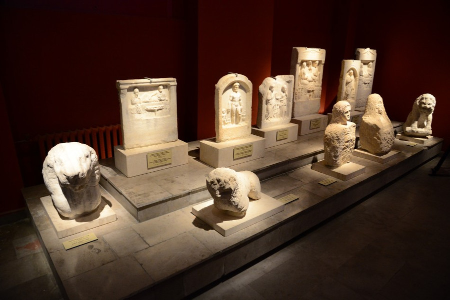 Các loại tượng phù điêu tìm thấy tại nghĩa địa Varna