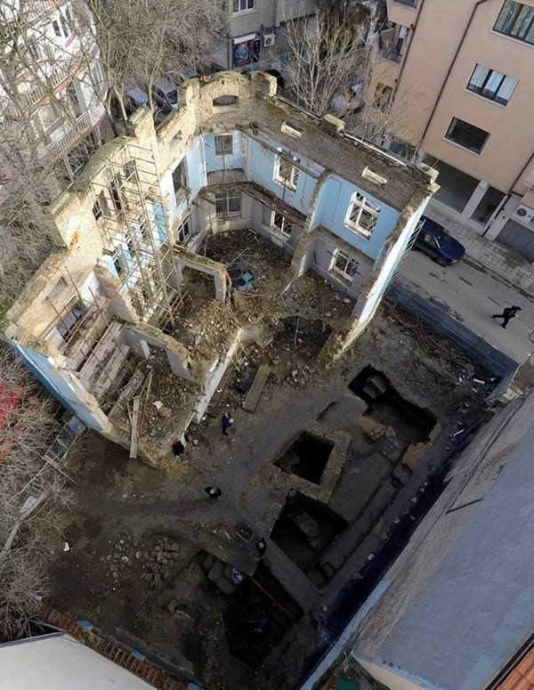 Xây nhà mới, phát hiện thành cổ 1000 năm tuổi ảnh 5