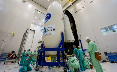 Các chuyên gia chuẩn bị cho vụ phóng hôm 11/2.