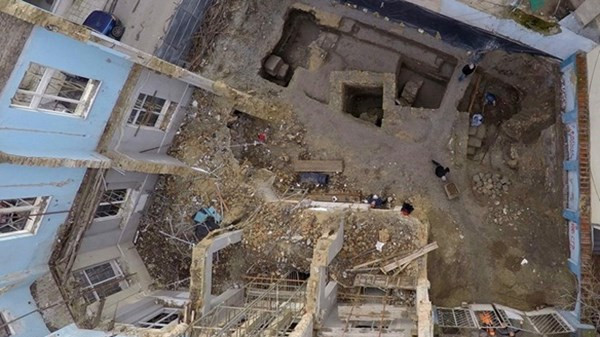 Xây nhà mới, phát hiện thành cổ 1000 năm tuổi ảnh 7