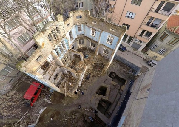 Xây nhà mới, phát hiện thành cổ 1000 năm tuổi ảnh 6