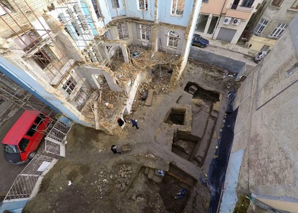 Xây nhà mới, phát hiện thành cổ 1000 năm tuổi ảnh 4