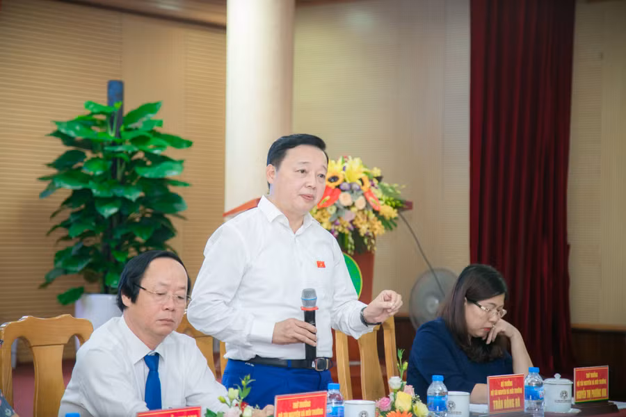 Bộ trưởng Bộ Tài nguyên và Môi trường Trần Hồng Hà phát biểu kết luận buổi làm việc