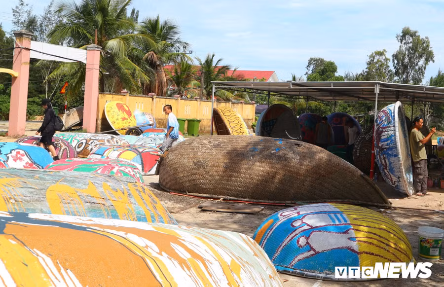 Phuc dung con duong tung xac lap ky luc buc tranh thuyen thung dai va doc dao nhat Viet Nam hinh anh 1