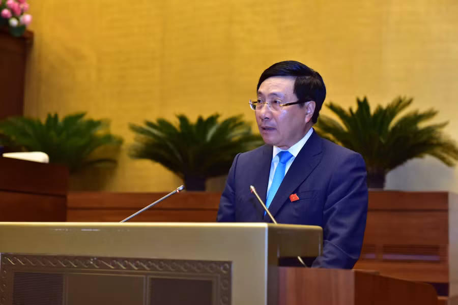 Phó Thủ tướng Chính phủ Phạm Bình Minh trả lời chất vấn của đại biểu Quốc hội