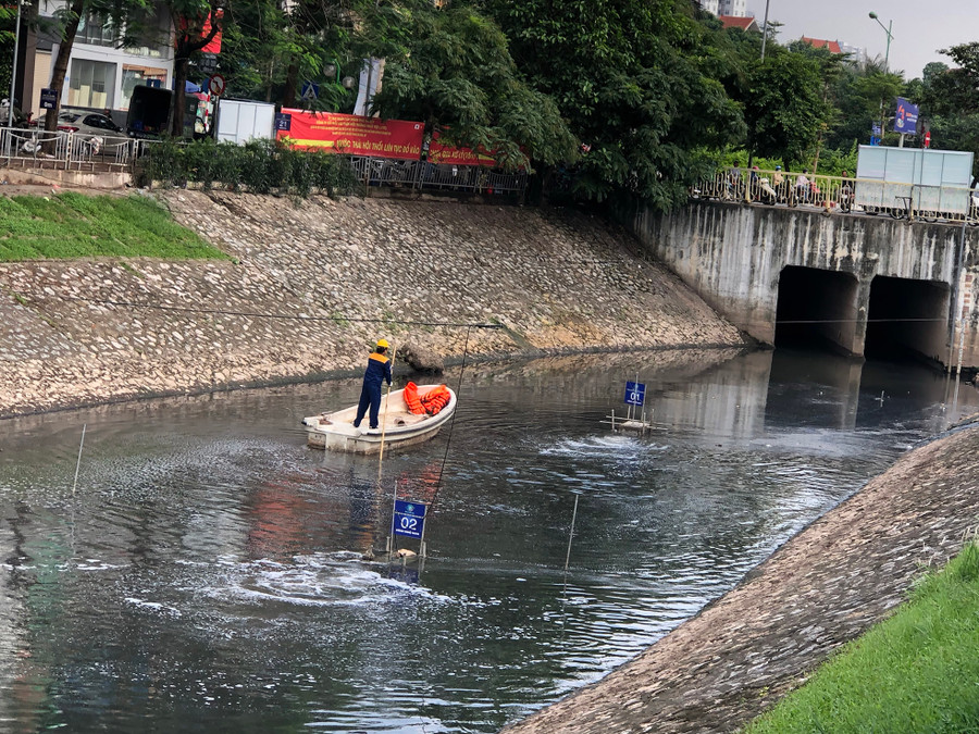 Sông Tô Lịch sau 3 tuần sử dụng công nghệ Nano - Bioreactor của Nhật Bản. Ảnh: TG
