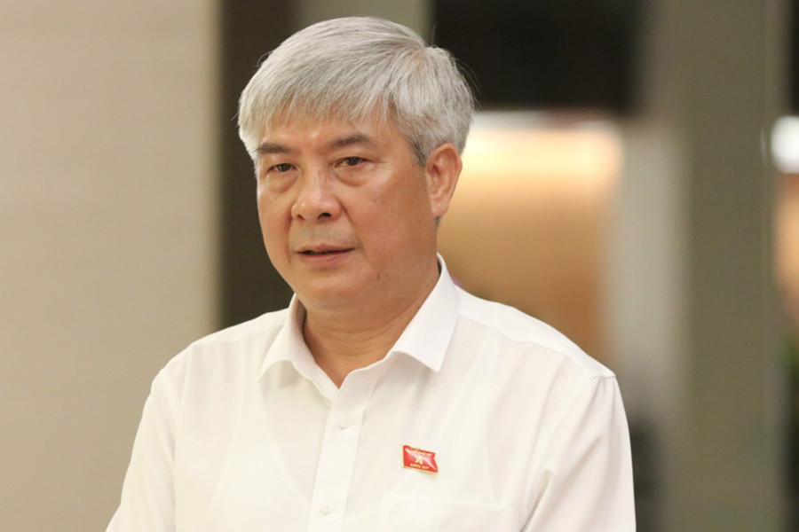 Ông Nguyễn Đắc Quỳnh bên hành lang Quốc hội Ông Nguyễn Đắc Quỳnh bên hành lang Quốc hội