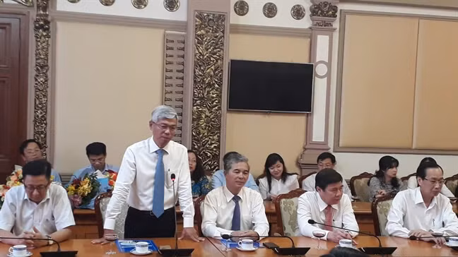 Uy ban nhan dan TP.HCM co them 2 pho chu tich