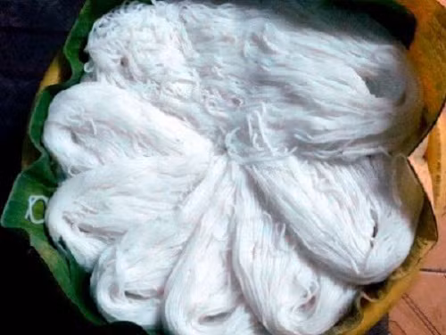 Nên chọn bún màu trắng đục 