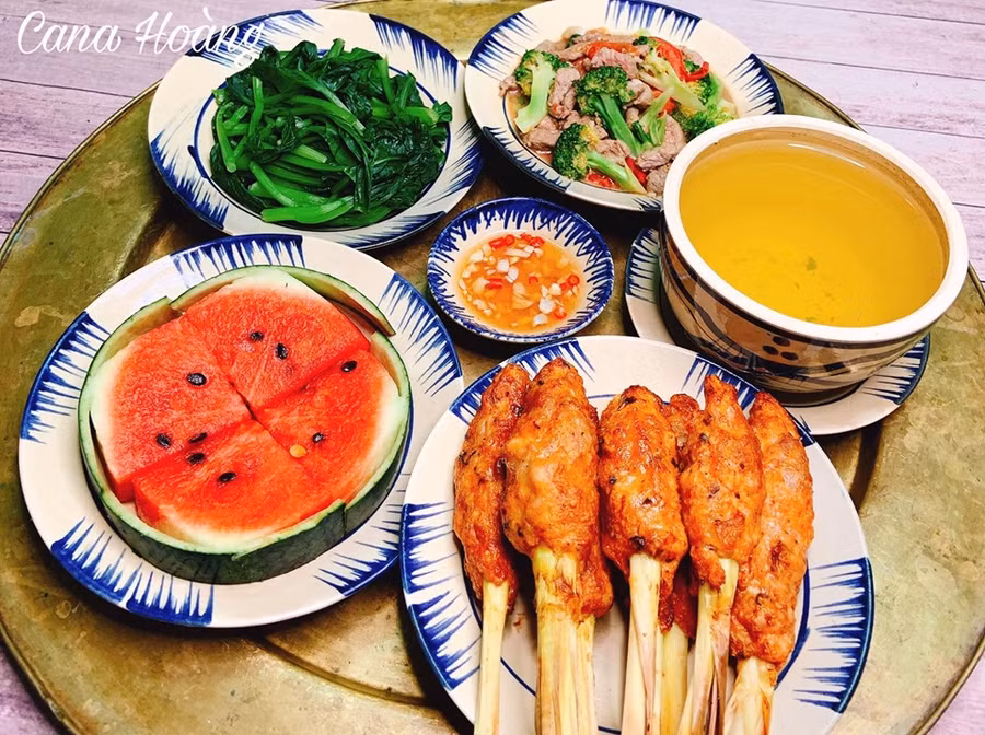 vo tre 9x "phu phep" bien mon an don gian thuong ngay thanh bua tiec mau sac hinh anh 7