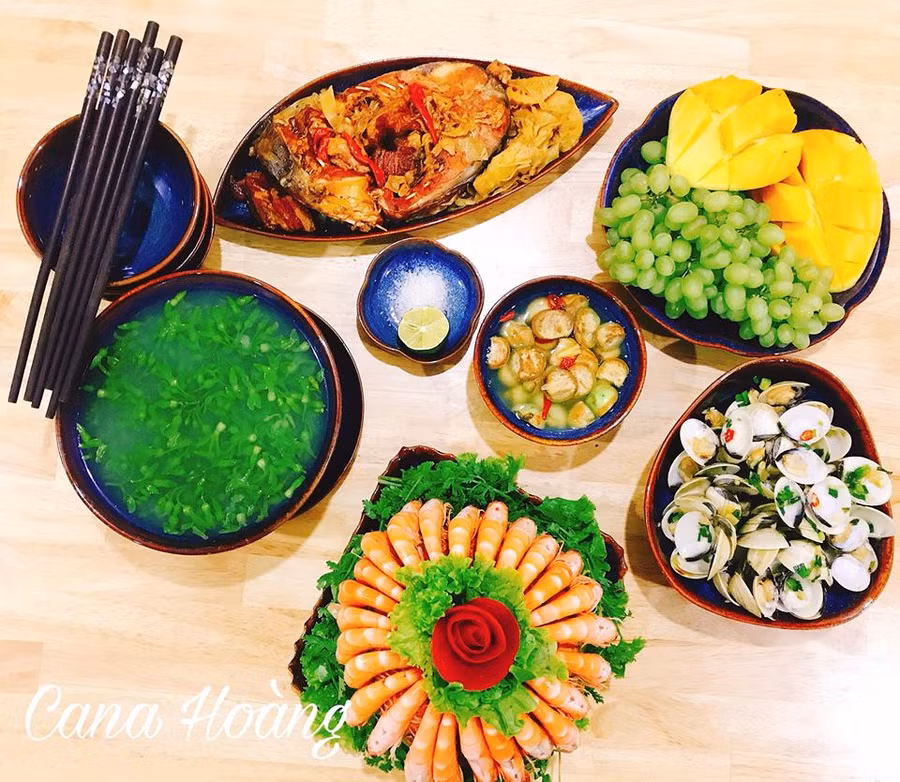 vo tre 9x "phu phep" bien mon an don gian thuong ngay thanh bua tiec mau sac hinh anh 3