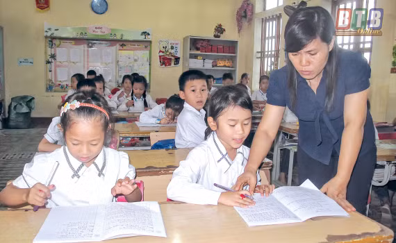 Tiết học của cô và trò Trường Tiểu học và THCS Thụy Phúc - huyện Thái Thụy - Thái Bình. (Ảnh tư liệu)