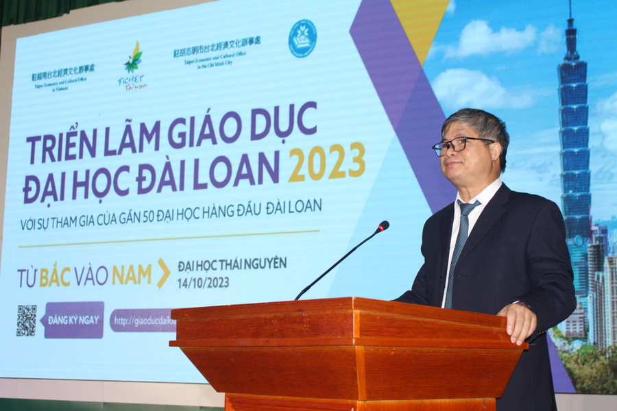 PGS.TS Trần Thanh Vân phát biểu tại triển lãm.