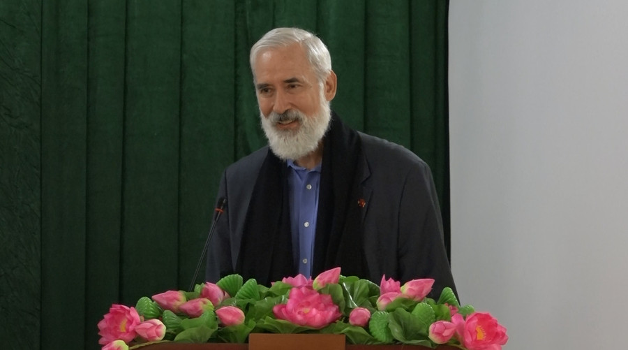 Ông Aldo De Luca, đại biện lâm thời Thụy Sĩ tại Việt Nam phát biểu tại hội thảo.