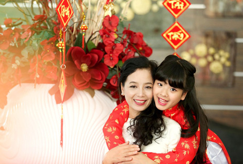 Nghệ sĩ ưu tú Chiều Xuân cùng côcon gái Hồng Khanh tham gia các hoạt động Tết. 2-2-7965-1423040285.jpg