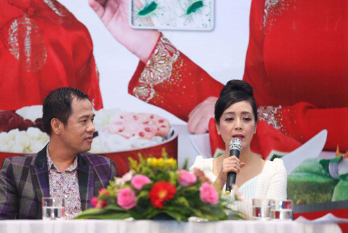 Phó giáo sư, Tiến sĩ tâm lý học Huỳnh Văn Sơn và nghệ sĩ Chiều Xuân chia sẻ kinh nghiệm giúp trẻ tận hưởng Tết đúng nghĩa,trongbuổi tọa đàm “Tết trao yêu thương” do Lifebuoy tổ chức. Phó giáo sư, Tiến sĩ tâm lý học Huỳnh Văn Sơn và nghệ sĩ Chiều Xuân chia sẻ kinh nghiệm trongbuổi tọa đàm Tết trao yêu thương do Lifebuoy tài trợ