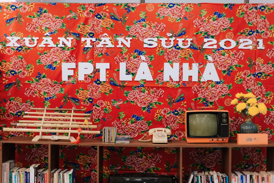 Những vật dụng thời xưa được trưng bày tại khu vực trang trí Tết.