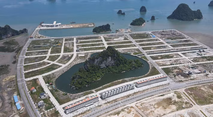 Hình ảnh 'hòn non bộ lớn nhất Việt Nam' gây bão trên mạng.