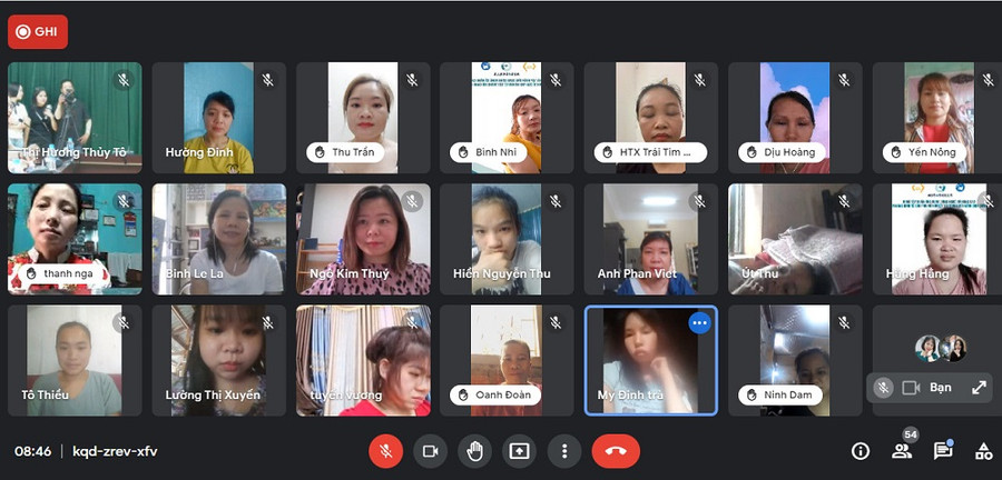 Buổi tập huấn "Ứng dụng công nghệ số nâng cao quyền năng kinh tế của phụ nữ khuyết tật trong bối cảnh dịch Covid-19" được tổ chức bằng hình thức trực tiếp kết hợp trực tuyến