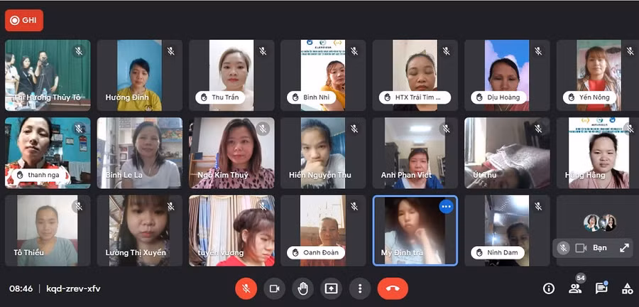 Buổi tập huấn "Ứng dụng công nghệ số nâng cao quyền năng kinh tế của phụ nữ khuyết tật trong bối cảnh dịch Covid-19" được tổ chức bằng hình thức trực tiếp kết hợp trực tuyến